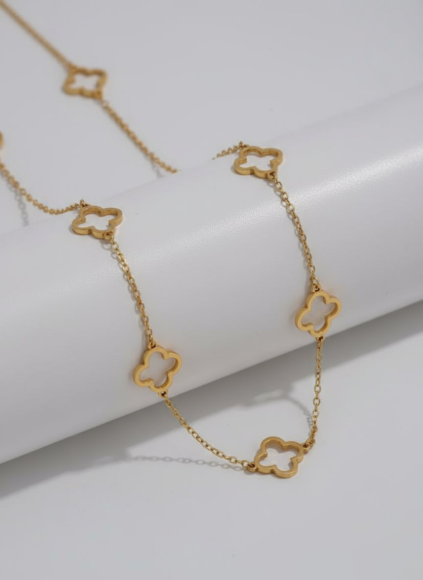 collier en acier inoxydable doré orné de trèfle