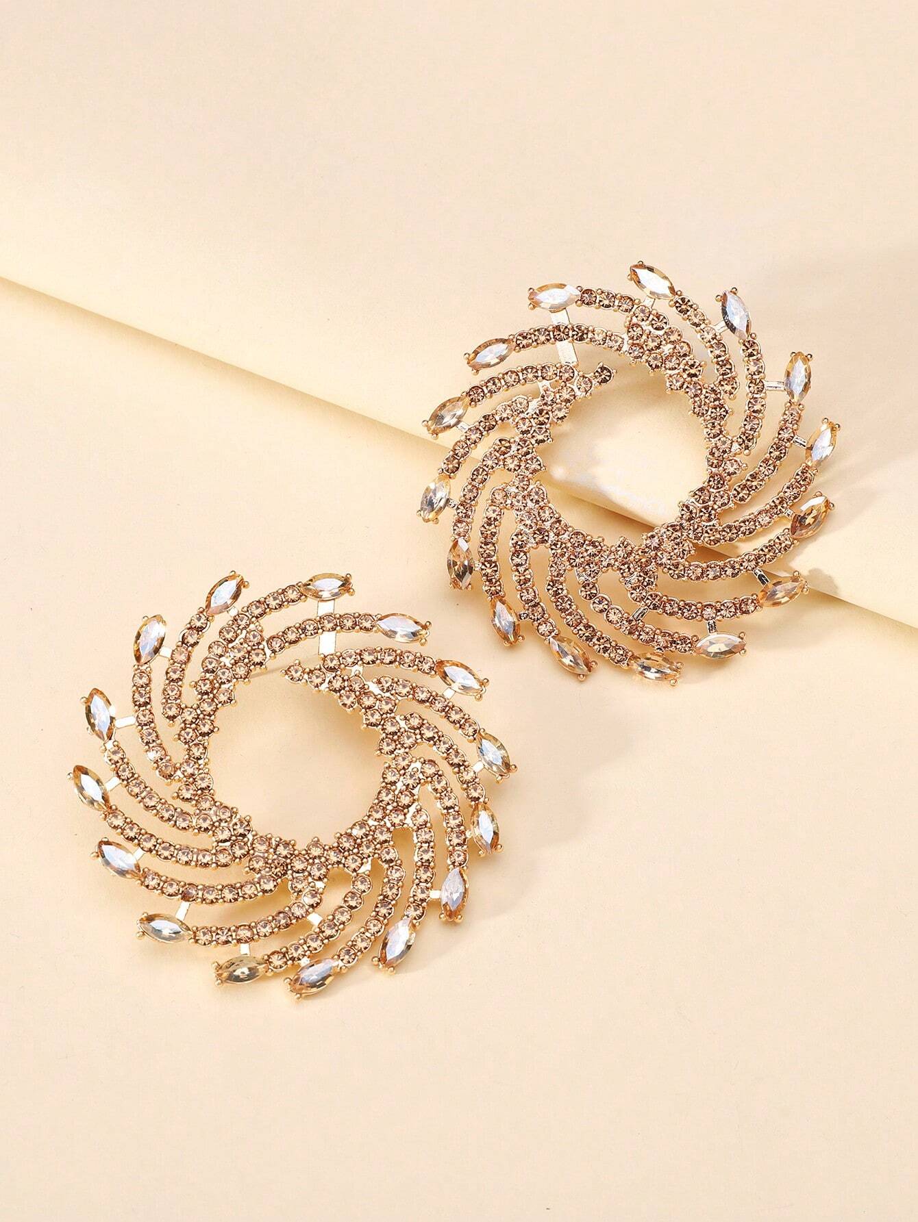 Boucles d’oreilles “Aura Champagne” – Cercle de strass glamour