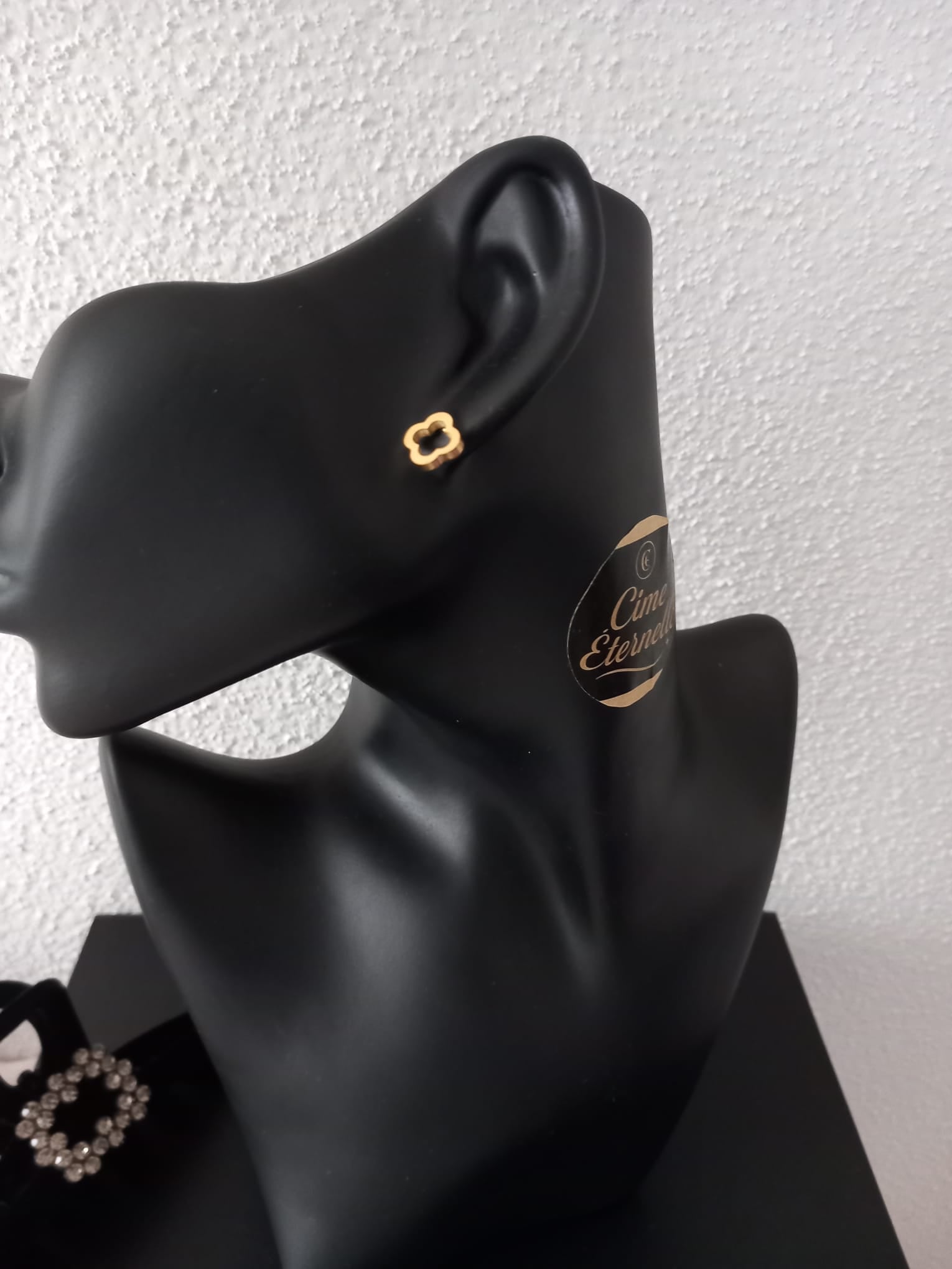 Boucles d’oreilles trèfle doré – Élégance et chance subtile