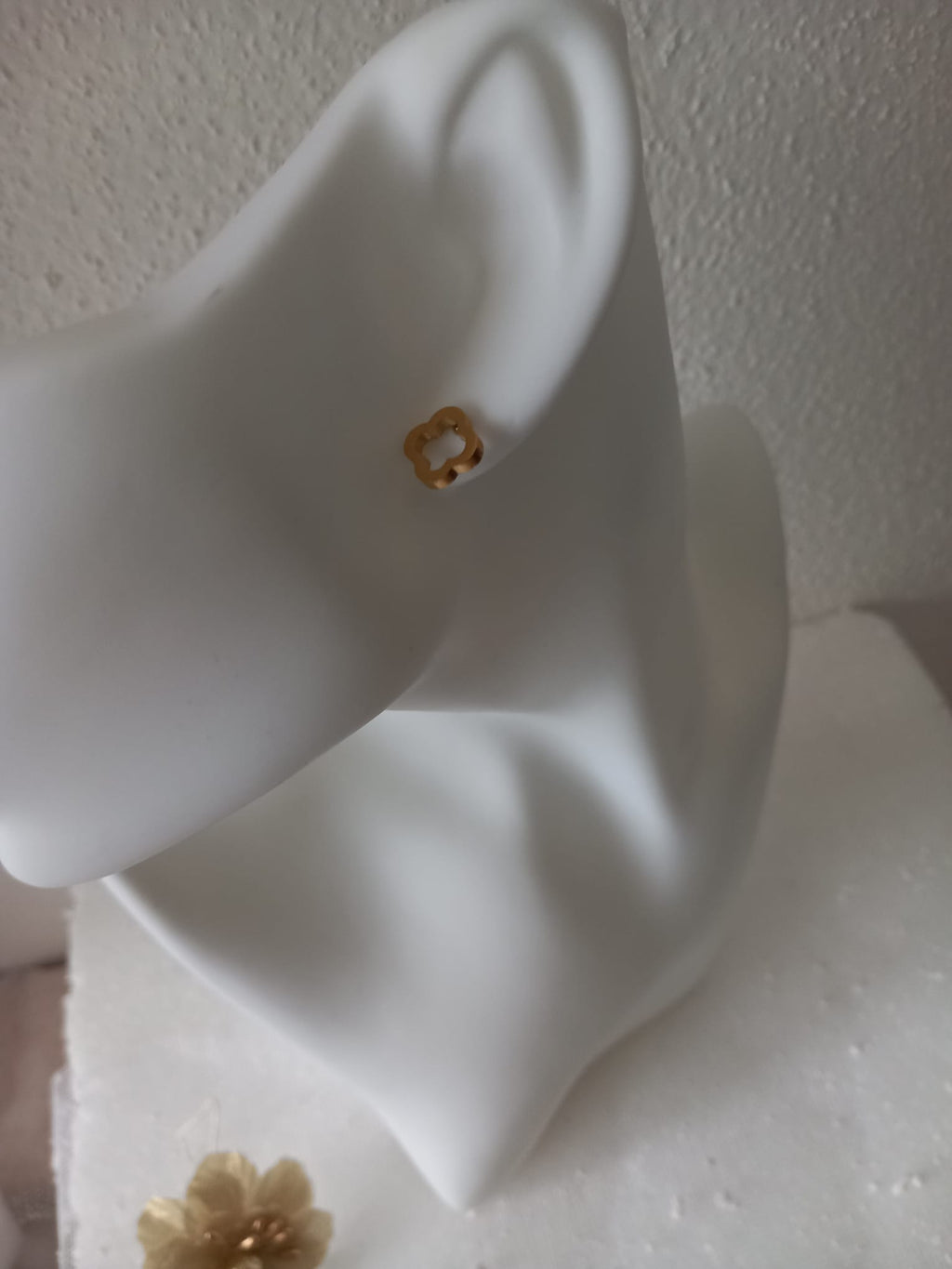 Boucles d’oreilles trèfle doré – Élégance et chance subtile