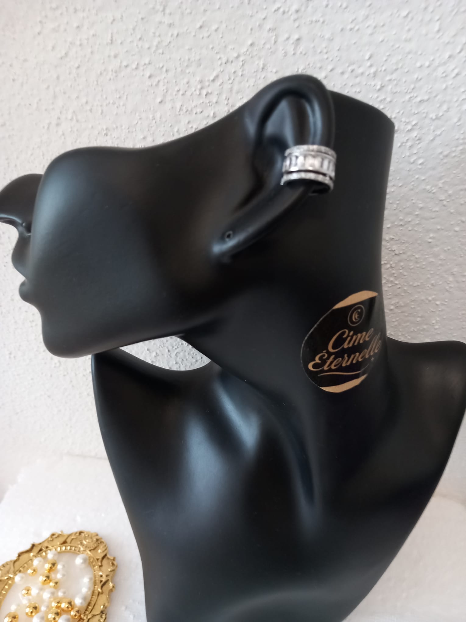 Ear Cuff Élégance Argentée — Brillance sans Perçage