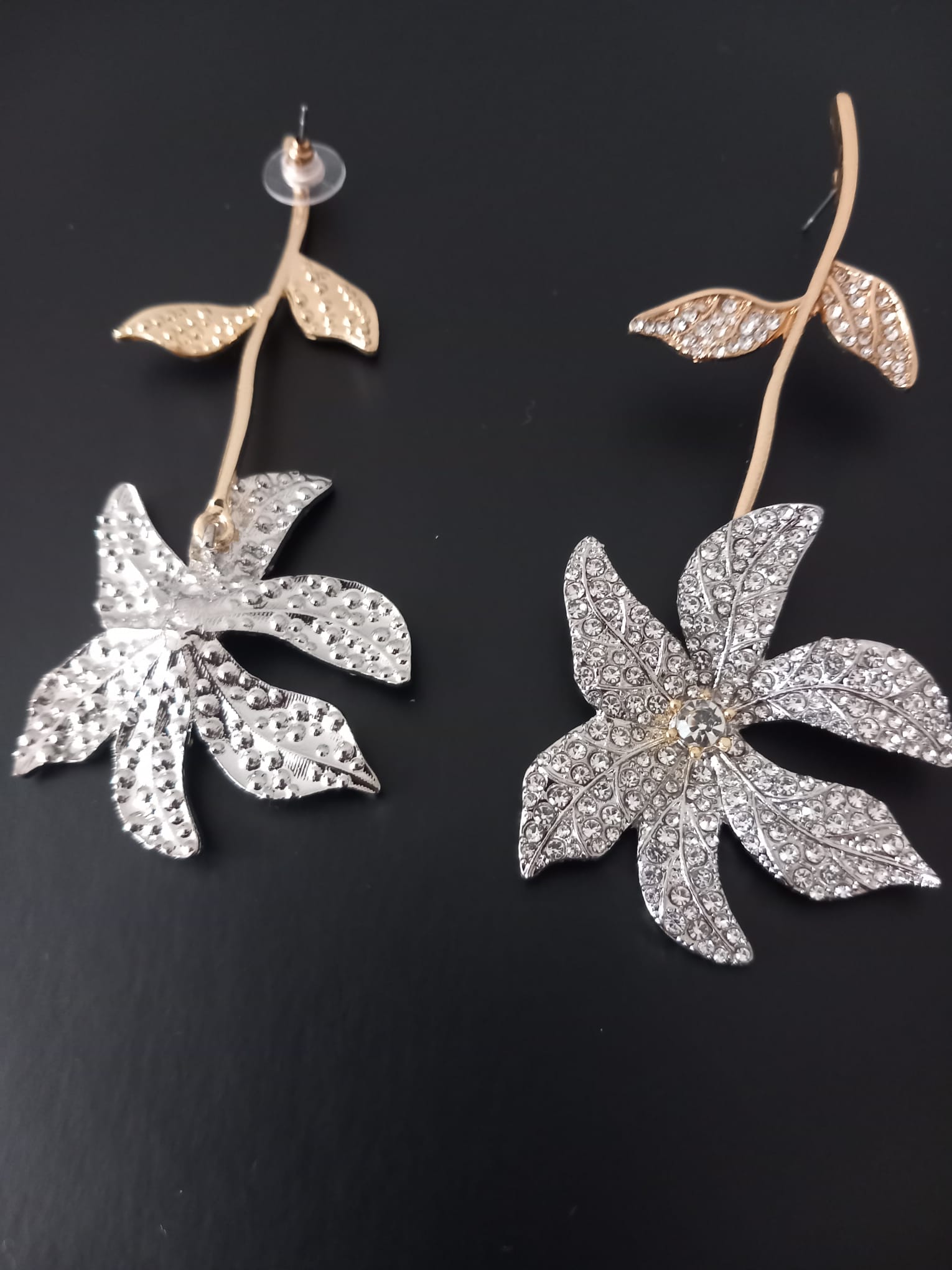 Boucles d’oreilles florales scintillantes – Élégance éclatante