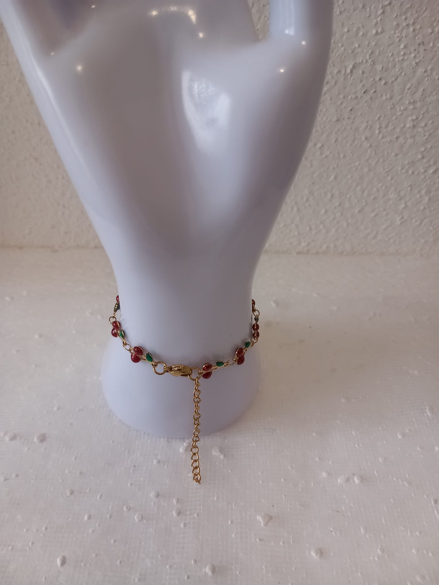 Bracelet “Cerises Dorées” – Délicatesse & Couleur