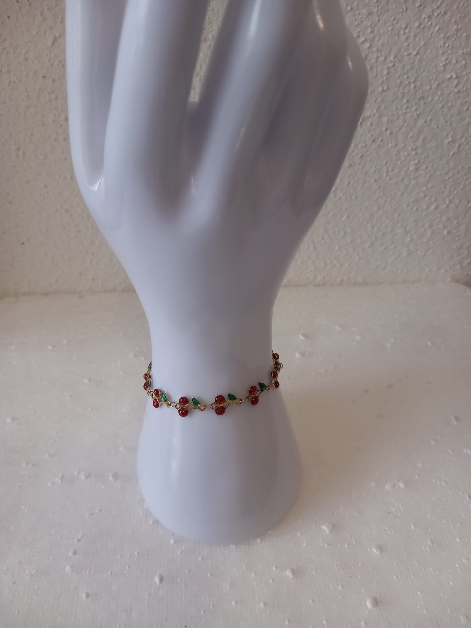 Bracelet “Cerises Dorées” – Délicatesse & Couleur