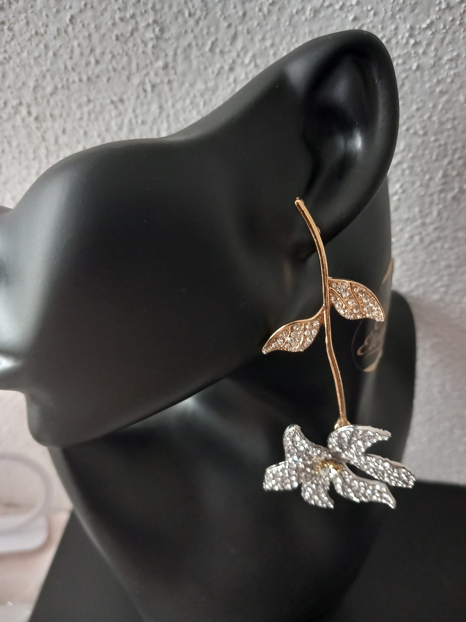 Boucles d’oreilles florales scintillantes – Élégance éclatante