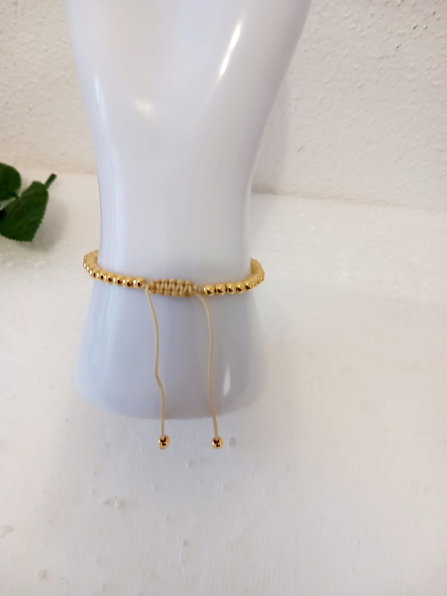 Bracelet Fraise Doré – Douceur & Style